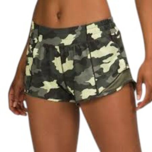 Lululemon Hotty Hot Short Low Rise 2.5" *Heritage 365 Camo Crispin Green/Olive - Picture 1 of 7